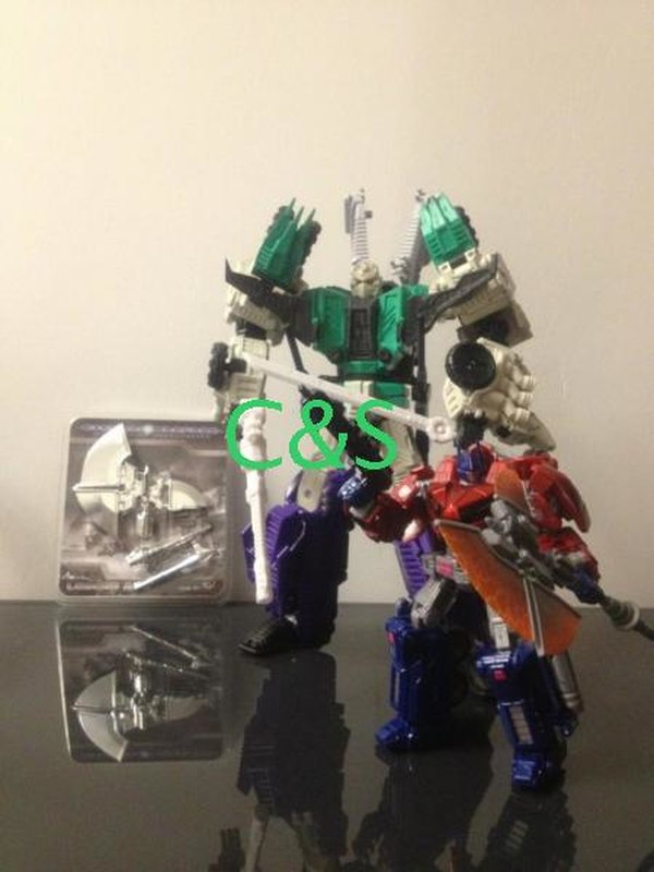 MasterMind Creaction Hexatron G1 Colors Version Figure Comparison Image  (3 of 6)